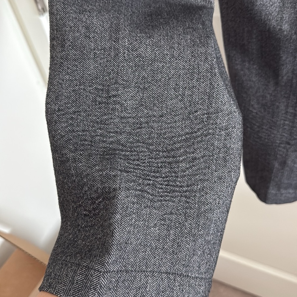 Aritzia The Group Babaton Drawstring Dress Pant (M) - Picture 3 of 6